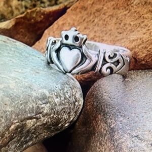 Retired James Avery claddagh ring